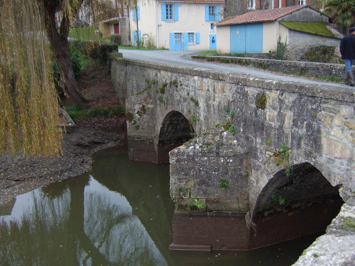 Chambres De La Porte Aux Moines Vouvant Exteriör bild